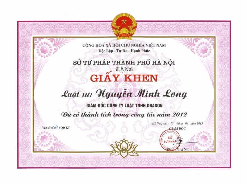 Sở tư pháp thành phố Hà Nội tặng giấy khen cho Luật sư Nguyễn Minh Long có có thành tích trong công tác năm 2012